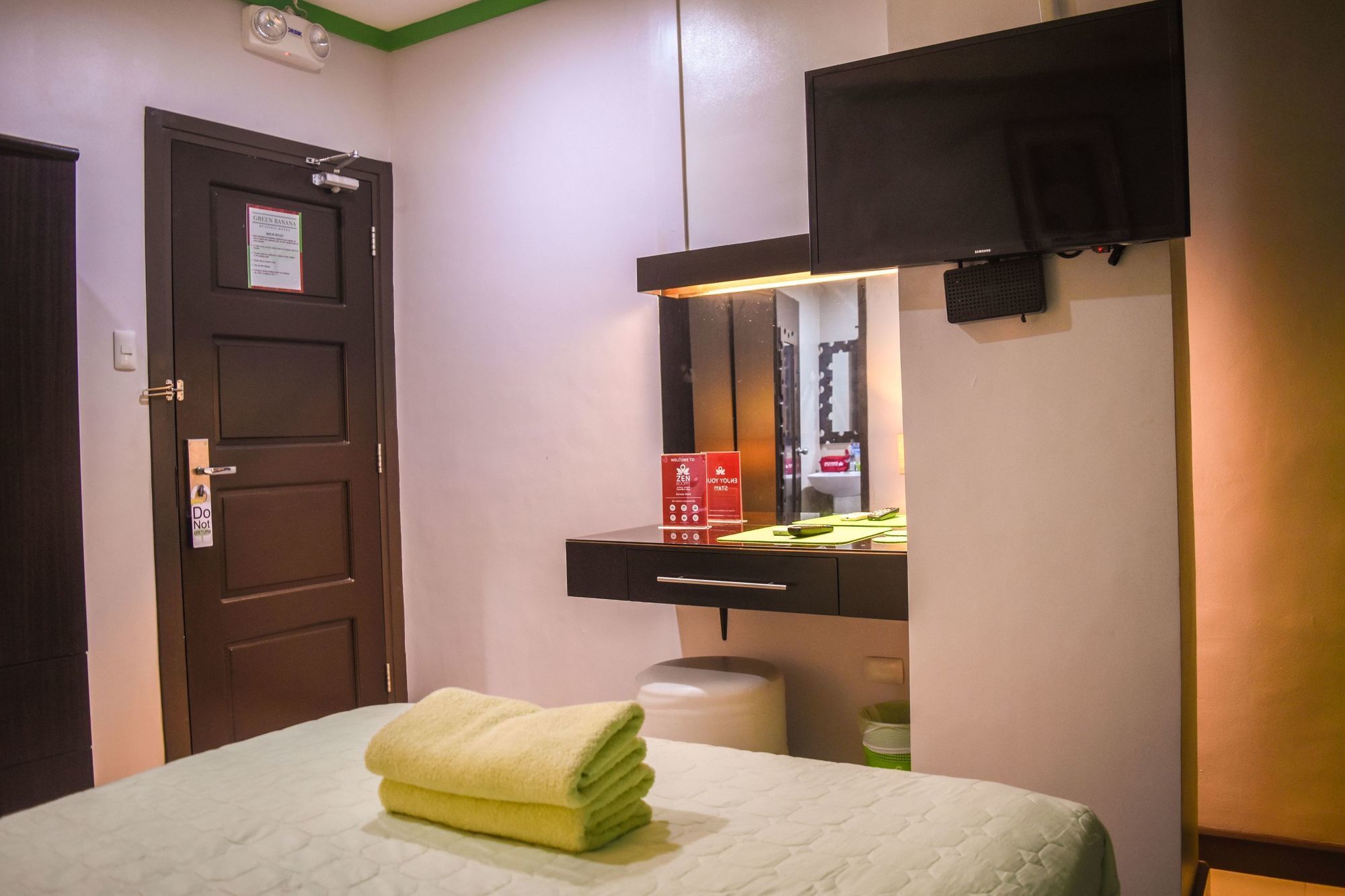 Zen Rooms Pryce Business Park ダバオ　シティ エクステリア 写真